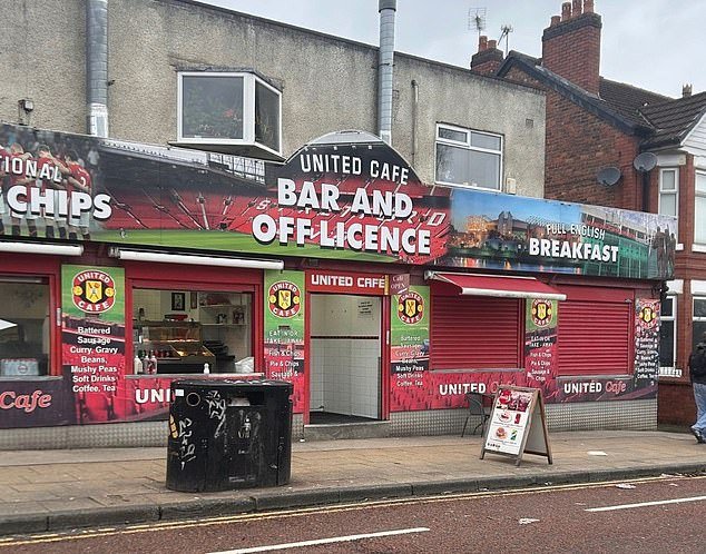 Multa al popular café Man United tras descubrirse una infestación de ratas