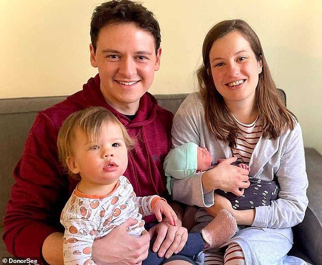 El asesino planeó meticulosamente la ejecución del marido del ex director ejecutivo… pero el brillante juez dijo que estaba demasiado “loco” para ser enviado a prisión.