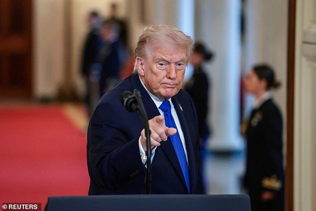 Trump rompe su silencio sobre un intruso de 21 años baleado en Mar-a-Lago