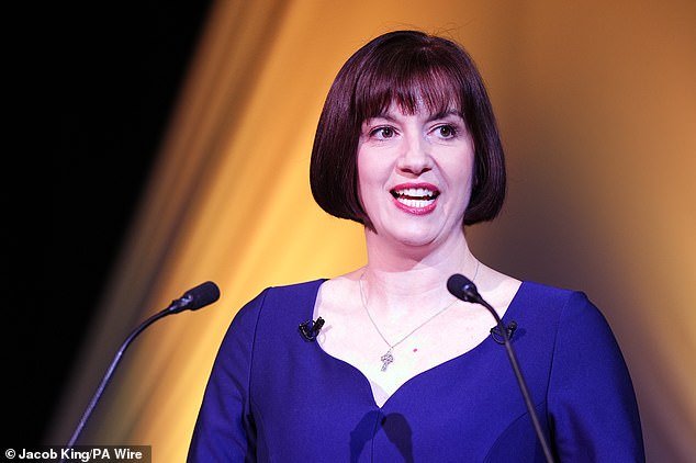 Los ministros quieren revisar las cifras de admisión para evitar que las familias de clase media dominen las mejores escuelas en zonas caras.