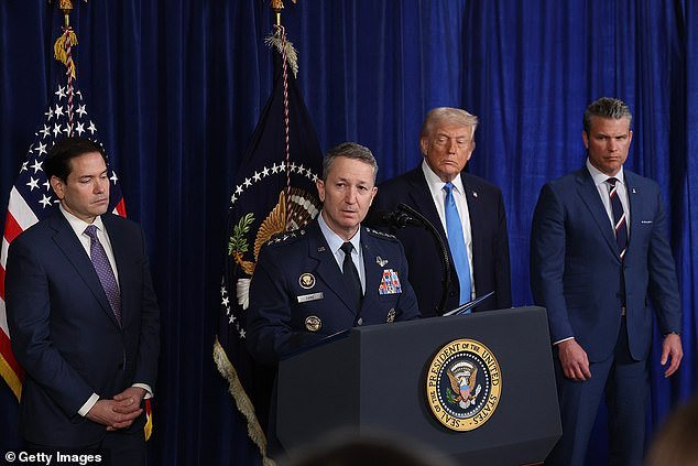 Trump revela su plan de guerra con Irán entre rumores de frustración con su máximo general