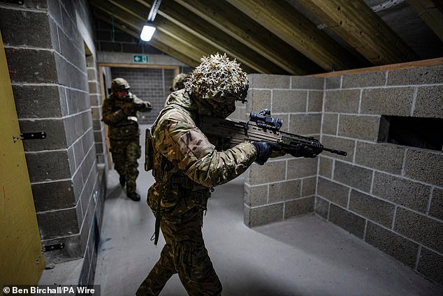 “Estamos en curso de colisión inevitable con Rusia”, advierte el jefe del ejército británico