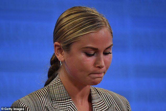 Caso explosivo que involucra al abusador de Grace Tame, Nicholaas Ockert Bester, después de que el maestro pedófilo fuera acusado de acosarla en las redes sociales