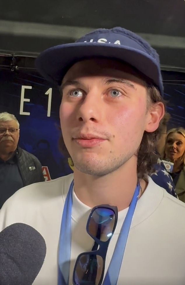 El héroe del hockey del equipo de EE. UU., Jack Hughes, rompe su silencio sobre el rechazo de las estrellas femeninas hacia Trump y la airada reacción a su propio viaje a la Casa Blanca.