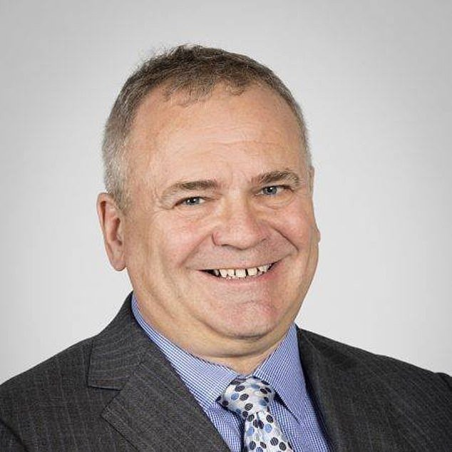 Un socio principal de un bufete de abogados que, en estado de ebriedad, hizo comentarios sexuales a cuatro mujeres en una fiesta de Navidad ha sido suspendido de su cargo durante un año.