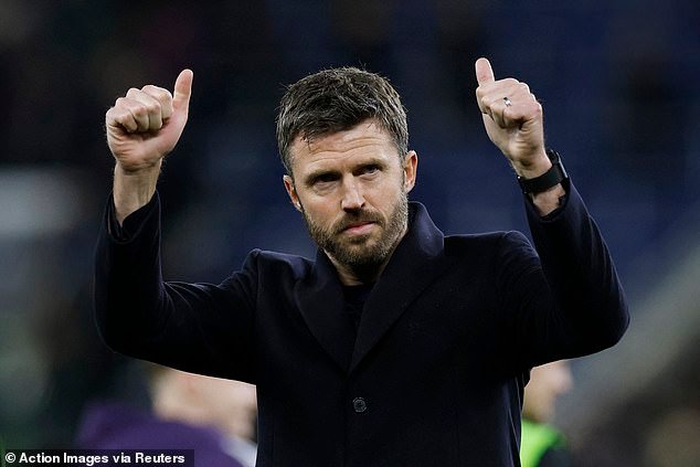 Gary Neville insta al Man United a “buscar otro entrenador AHORA” y sugiere que fichar a su antiguo compañero Michael Carrick es un “riesgo” a pesar de su comienzo casi perfecto.