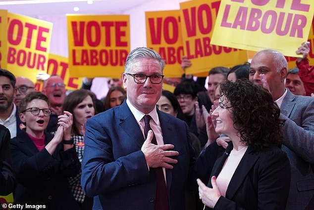 Starmer está al borde del desastre postelectoral: las encuestas muestran que los Verdes de extrema izquierda podrían lograr una victoria sorpresa en Gorton mientras la campaña entra frenéticamente en su último día… pero la reforma aún está en la lucha