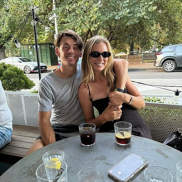 Revelado: Las estrictas reglas que Alex De Miñaur debe seguir para mantenerse seguro en México mientras la violencia de los cárteles se apodera del país, mientras el australiano logra una sorprendente salida en la primera ronda.