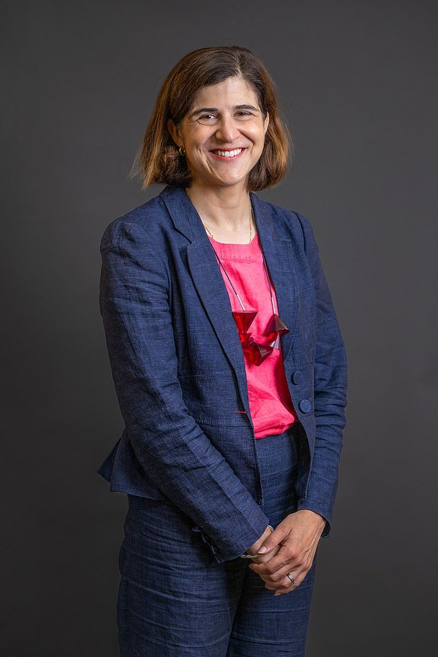 Se necesitará hasta una DÉCADA para eliminar el retraso en los litigios de la Corona, incluso con nuevos planes, admiten los ministros, mientras el líder rebelde laborista promete luchar contra cambios “innecesarios”