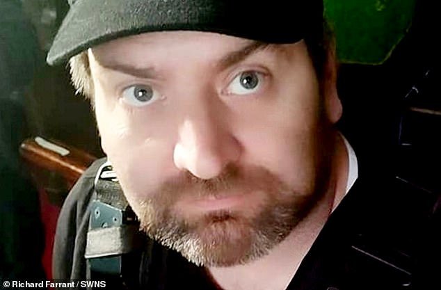 Momento en el que un Tesla usado valorado en £12,000 ‘explotó’ mientras estaba estacionado al costado de la carretera