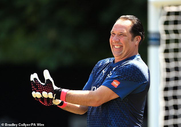 Por qué los porteros ingleses se han convertido en una especie en peligro de extinción en la Premier League: a medida que los clubes avanzan hacia batir récords no deseados, MATT BARLOW analiza por qué los porteros ingleses tienen menos oportunidades que nunca