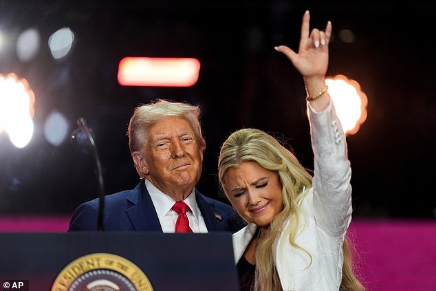 Trump invita a Erika Kirk al Estado de la Unión mientras se revela el impresionante tributo a Jesús del presidente