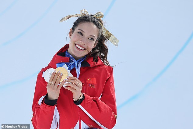 El controvertido MVP de la NFL critica a la “muy atractiva” pero “intolerable” superestrella olímpica Eileen Gu en una salvaje diatriba al aire