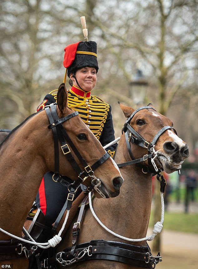 Soldado honrado por su valentía jugó un papel clave en la recuperación de antigüedades robadas “invaluables” identificadas en el episodio Lovejoy de la década de 1990, revela el padre