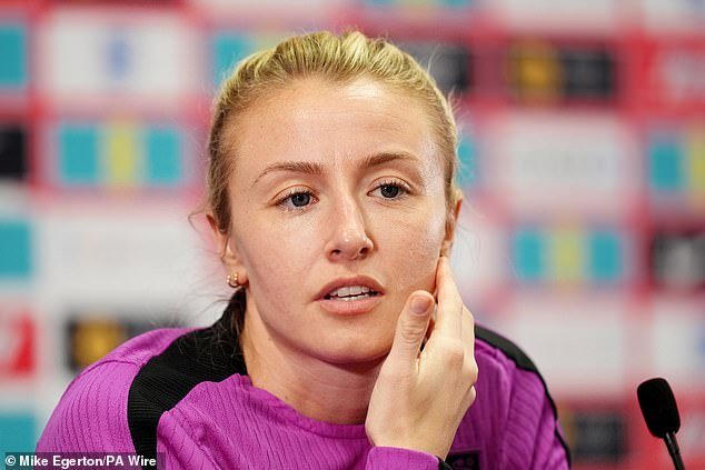 La capitana de las Leonas, Leah Williamson, advierte que la huelga “nunca está descartada” debido a problemas de programación