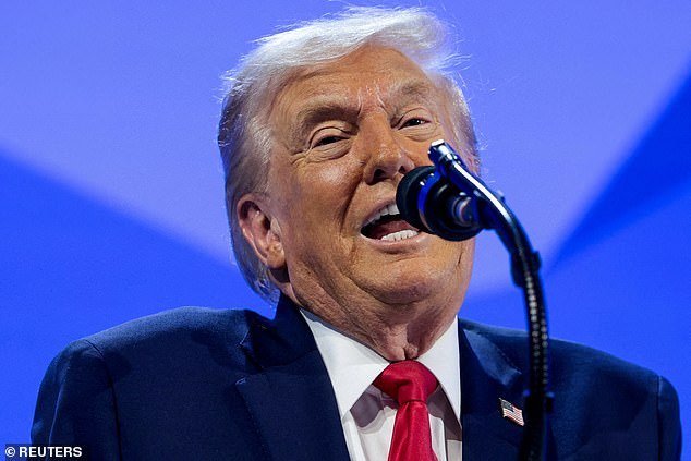 Las draconianas regulaciones bancarias de Trump para detectar inmigrantes ilegales provocan pánico en Wall Street