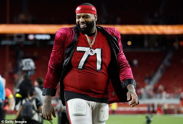 La estrella de los 49ers, Trent Williams, tiene a los equipos de la NFL en alerta máxima ya que corre el riesgo de ser liberado por San Francisco por una disputa de $ 39 millones.