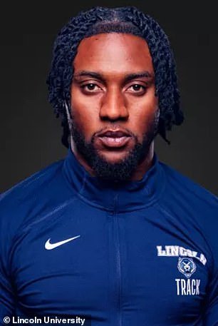 Terror: la estrella del atletismo universitario es asesinada a puñaladas por su novia después de que ella lo encuentra en la cama con su compañera de cuarto