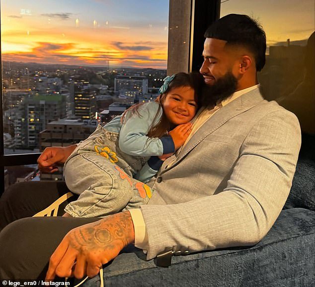 La estrella del fútbol Payne Haas descarta los rumores sobre por qué hizo el movimiento más sorprendente que la NRL ha visto en años y explica su nuevo nombre islámico.