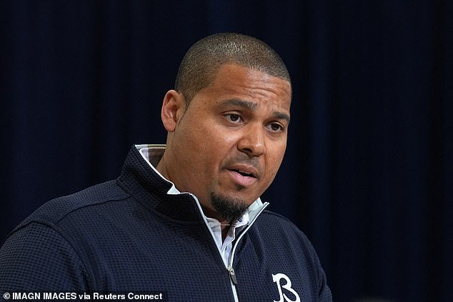 El jefe de los Chicago Bears critica la “extraña” política DEI de la NFL que exige que los equipos recompensen a las contrataciones minoritarias con selecciones del draft