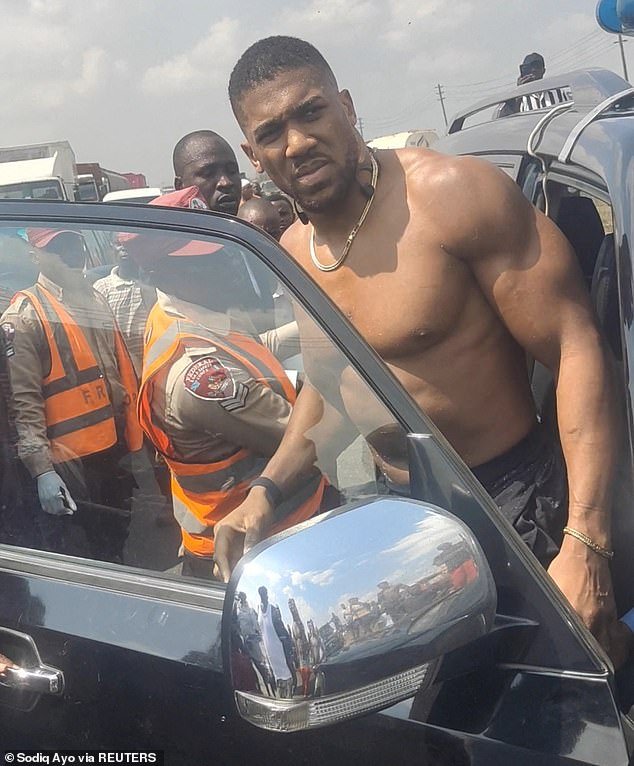 El conductor del terrible accidente que mató a dos amigos cercanos de Anthony Joshua irá a juicio en Nigeria por segunda vez.