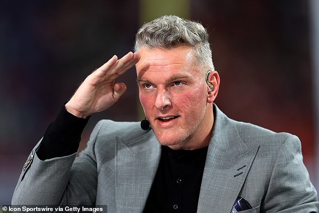 La asombrosa cantidad que Pat McAfee pagó por los héroes del hockey del equipo de EE. UU. ha sido revelada… después de que la estrella de ESPN se ofreciera a financiar la fiesta por la medalla de oro en el club de Miami.