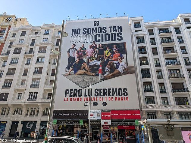 Gerard Piqué ataca brutalmente al viejo rival del Clásico, Álvaro Arbeloa, mientras muestra una atrevida pancarta en el centro de Madrid, dejando a la leyenda del Real Iker Casillas en puntadas.
