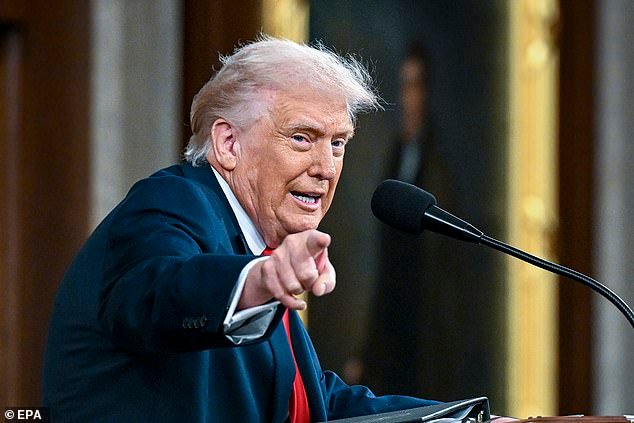 Trump enojado les dice a Ilhan Omar y Rashida Tlaib que “se suban al mismo barco” que De Niro y Rosie O’Donnell.