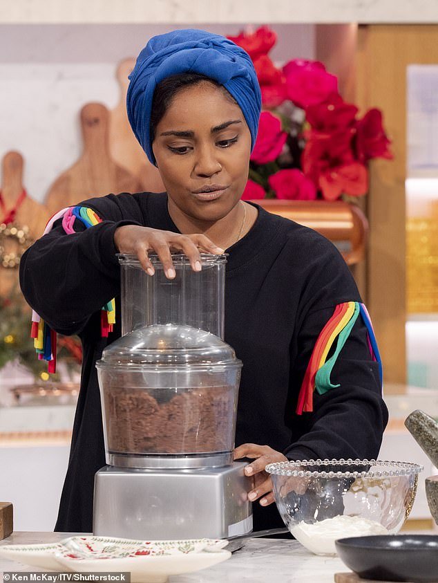 La verdad sobre el despido de Nadiya Hussain de la BBC: la estrella de la chef Bake Off disminuyó, sus recetas se cansaron y “se volvió más difícil trabajar con ella”, dicen expertos de la televisión