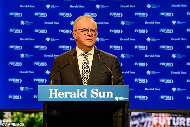 Anthony Albanese se enojó por su comentario de una sola palabra sobre Grace Tame, mientras ella responde