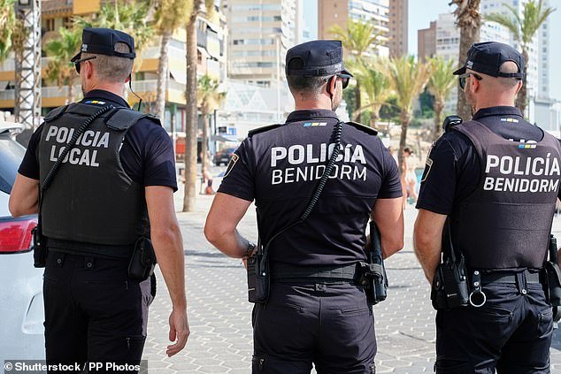 Dos turistas británicos son arrestados en España por “falso plan de secuestro para obtener dinero de vacaciones” después de exigir “un rescate de 725 libras esterlinas”.