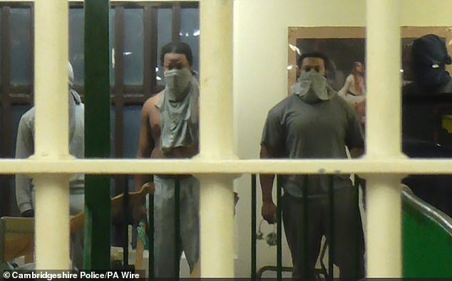 Se ampliarán las condenas de ocho reclusos que protagonizaron un motín en prisión con armas improvisadas y obligaron a la policía antidisturbios a asaltar el pabellón.