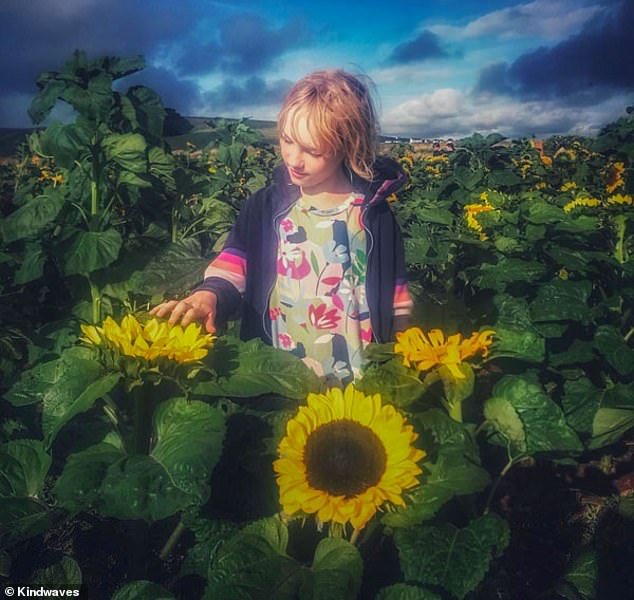 La “maravillosa” niña de 13 años que navegó por sitios web suicidas después de luchar contra el encierro de Covid se quitó la vida sin dejar un mensaje a su familia, según una investigación