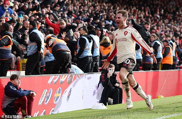 Los resultados financieros del Liverpool resaltan el precio de no clasificarse para la Liga de Campeones mientras los Rojos registran ingresos récord