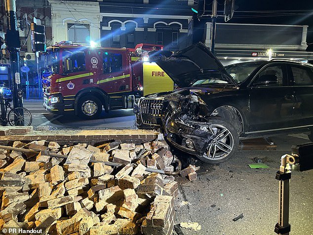 El vergonzoso acto de un conductor de Audi tras un horrible accidente que dejó dos personas inocentes heridas en Melbourne