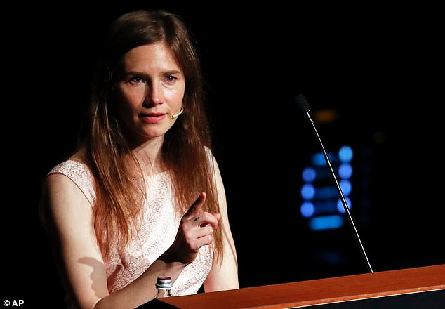 Amanda Knox sugiere que la enfermera asesina Lucy Letby ha sido “calificada falsamente de monstruo como ella”, mientras insta a la gente a buscar “la verdad”.