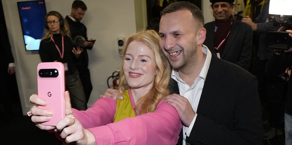 La sorprendente victoria de los Verdes en las elecciones parciales de Gorton y Denton es una “victoria debida al fraude”, afirma Nigel Farage: actualizaciones en vivo y reacción