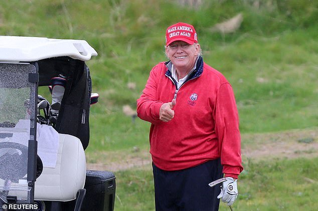 Donald Trump será el anfitrión de una mesa redonda repleta de estrellas con Tiger Woods y Nick Saban para “salvar” los deportes universitarios.