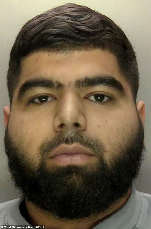 Conductor drogadicto que condujo un Mercedes hacia una multitud afuera del evento del club nocturno Freshers Week es encarcelado