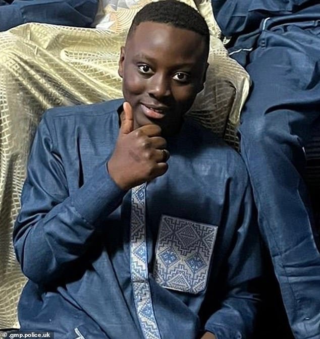 Adolescente que alardeó “Acabamos de cometer un asesinato” en un vídeo de rap después de apuñalar a un estudiante ha sido encarcelado por más de 11 años