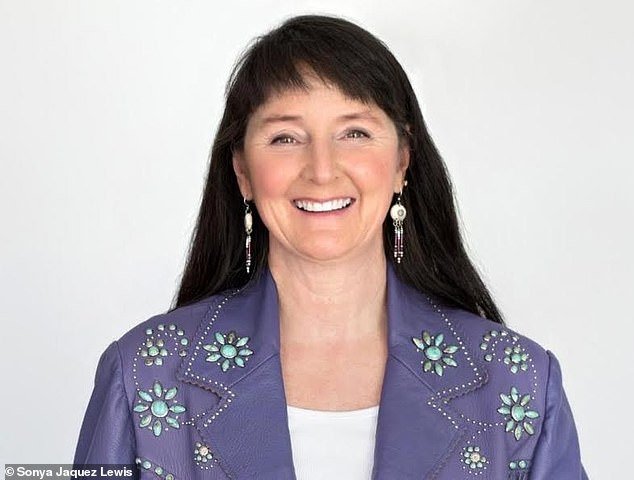 Legisladora demócrata condenada por escribirse cartas de apoyo falsas tras ser acusada de acoso escolar