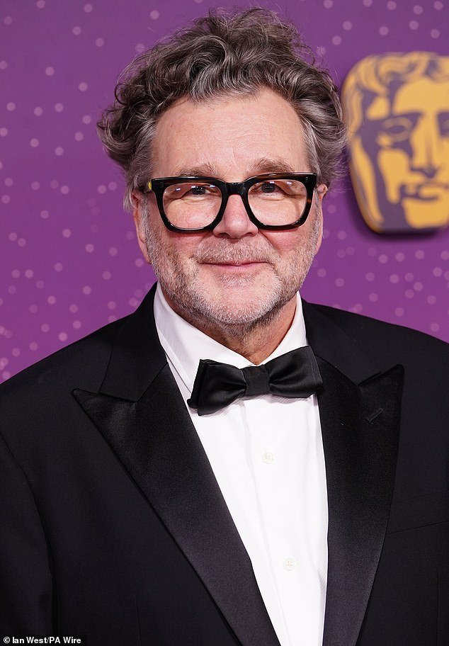 El director afirma que la BBC “decepcionó” al activista del síndrome de Tourette, John Davidson, al difundir su arrebato racista