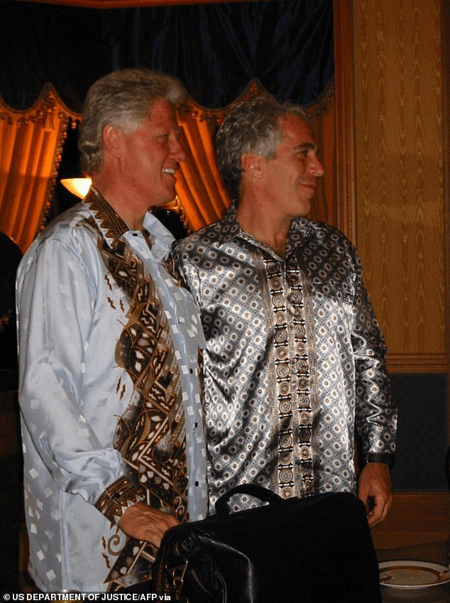 “No vi nada… No hice nada malo”: Bill Clinton insiste en que “no tenía idea” de los crímenes de Epstein y dice a la investigación que no “hará de detective”