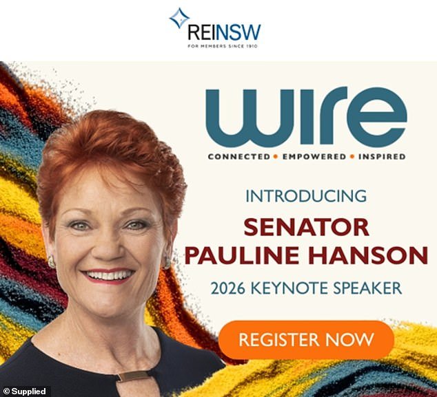 Pauline Hanson es despedida como oradora principal en la Convención de Mujeres Influencers después de protestas masivas y burlas, mientras la presentadora emite una humillante carta de rechazo.