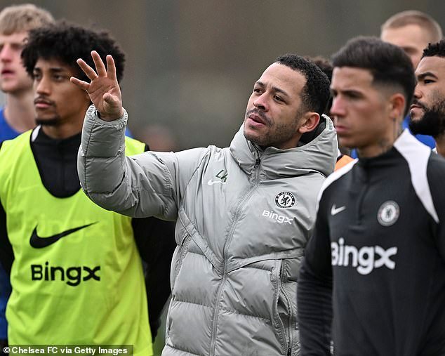 Liam Rosenior admite que sus estrellas del Chelsea no pueden jugar con el estilo energético que él desea, mientras surgen estadísticas condenatorias sobre los Blues antes de su partido contra el Arsenal.