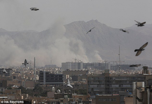 Trump planea “intensificar” ataques masivos contra Irán mientras el régimen islámico ataca bases estadounidenses e Israel