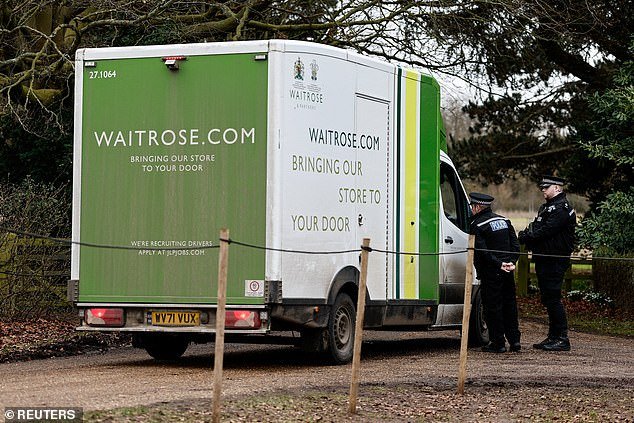 Andrew Mountbatten-Windsor enfrenta problemas de compras mientras los conductores reacios de Waitrose “tiran pajitas” para entregarle alimentos