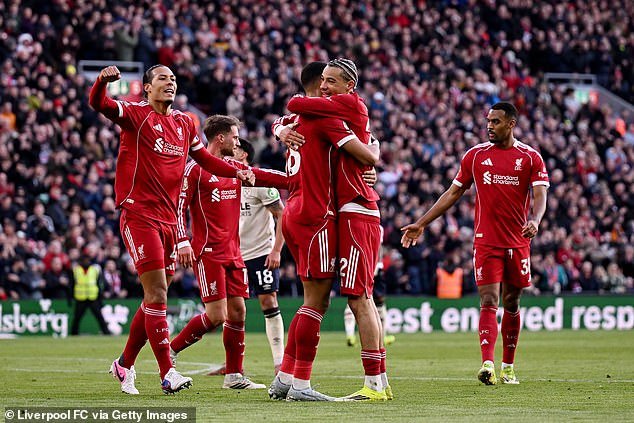 El Liverpool salta de la parrilla de salida para conseguir una victoria decisiva contra el valiente West Ham en una tarde que parece primavera de 2025, escribe LEWIS STEELE