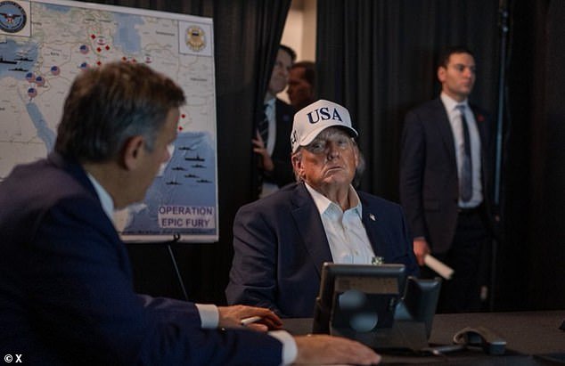 Se publican las primeras imágenes de la sala de situación de Trump en Mar-a-Lago