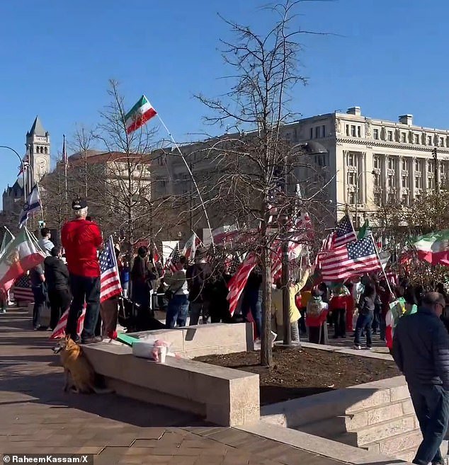 Los persas llenos de alegría celebran en las calles de todo Estados Unidos después de que Trump anunciara la muerte del líder supremo de Irán.